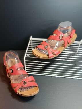 Bare Traps Jollity Women's 9M Red Strap Sandal